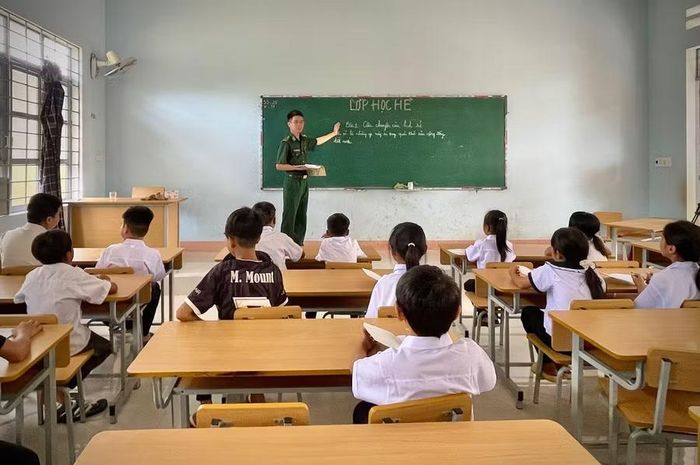 Gần 5 năm qua, Đồn Biên phòng Ia Púch duy trì lớp học hè miễn phí cho các em học sinh dân tộc thiểu số có hoàn cảnh khó khăn. Ảnh: Minh Phương