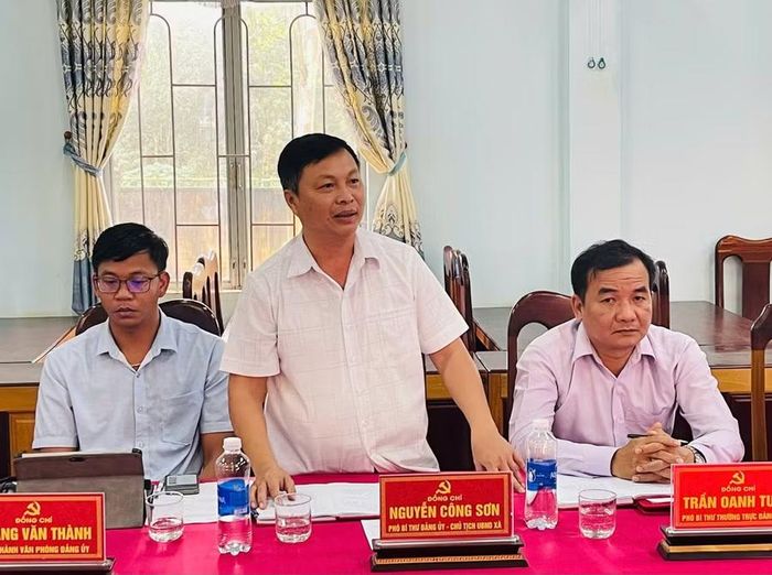  Chủ tịch UBND xã Nguyễn Công Sơn kiến nghị tại buổi làm việc. Ảnh: P.D 