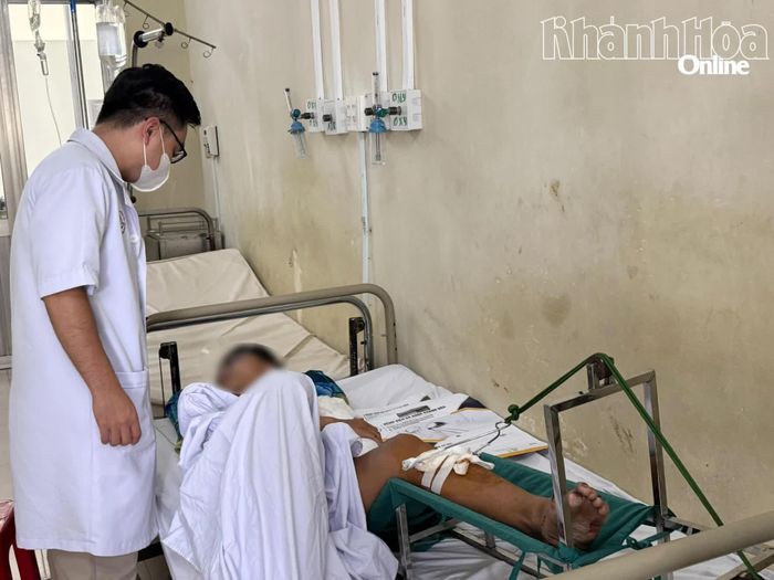 Trường hợp bị đa chấn thương do ẩu đả đang được điều trị tại Khoa Ngoại thần kinh, Bệnh viện Đa khoa Khánh Hòa.