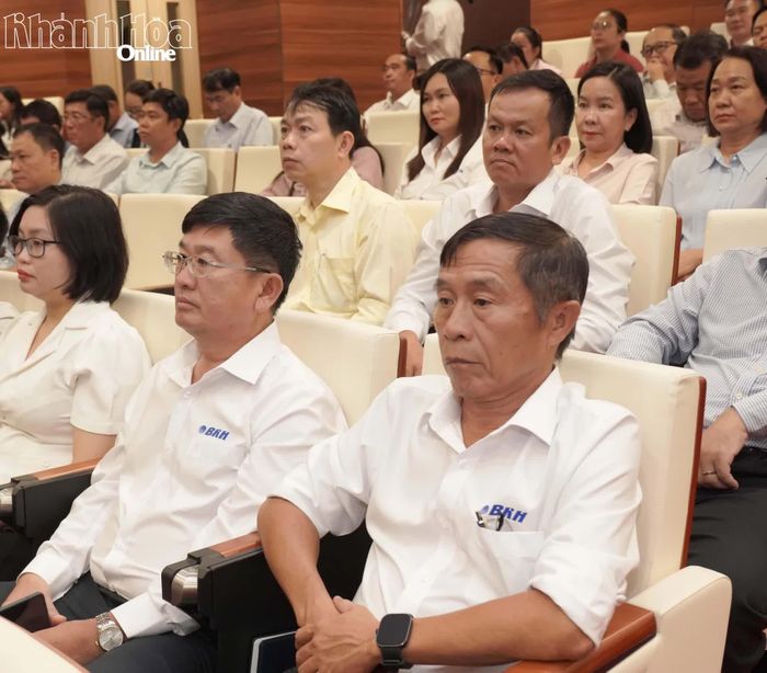 Các đại biểu tham dự hội nghị tại điểm cầu Khánh Hòa. 