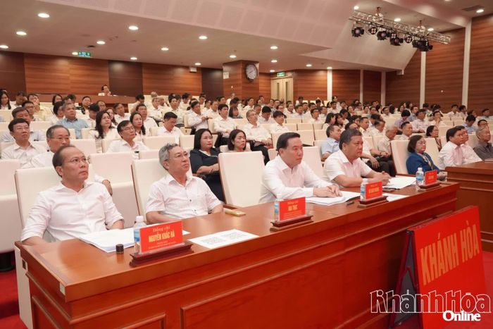 Các đồng chí: Trần Phong, Hồ Xuân Trường, Mai Trực, Nguyễn Khắc Hà và các đồng chí lãnh đạo, đại biểu tham dự hội nghị tại điểm cầu Khánh Hòa.