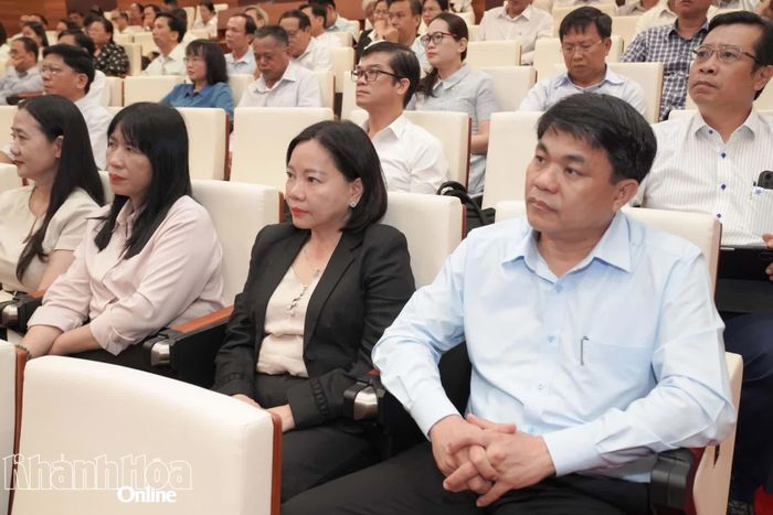 Các đại biểu tham dự hội nghị tại điểm cầu Khánh Hòa. 