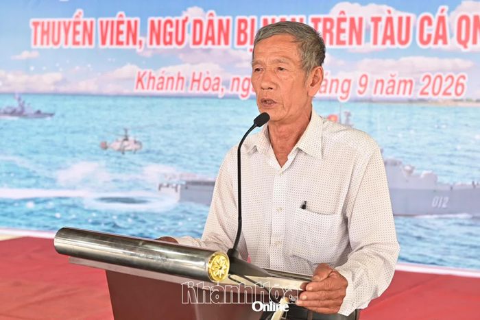 Cha của thuyền trưởng Huỳnh Văn Trí thay mặt các ngư dân phát biểu gửi lời tri ân sâu sắc đến các lực lượng đã cứu giúp ngư dân trong hoạn nạn.