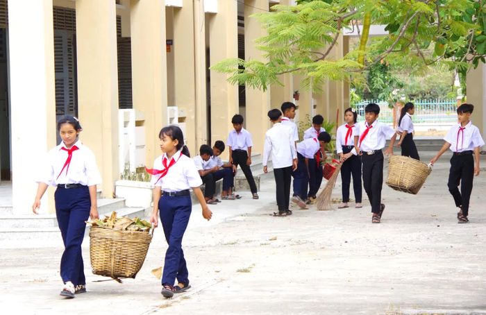 Hoạt động thu hút đông đảo học sinh Trường Phổ thông Dân tộc nội trú THCS Cam Ranh tham gia.
