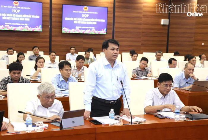 Giám đốc Sở Nông nghiệp và Môi trường phát biểu tại cuộc họp.