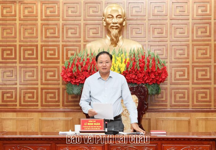 Đồng chí Lê Minh Ngân - Bí thư Tỉnh ủy, Chủ tịch HĐND tỉnh phát biểu kết luận buổi làm việc. 