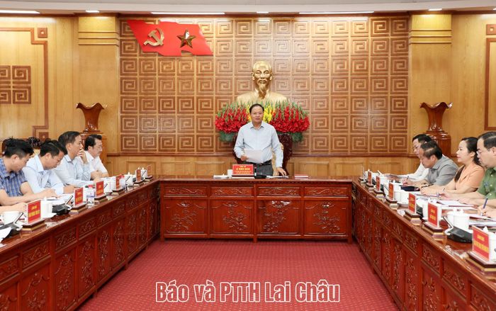 Quang cảnh buổi làm việc. 