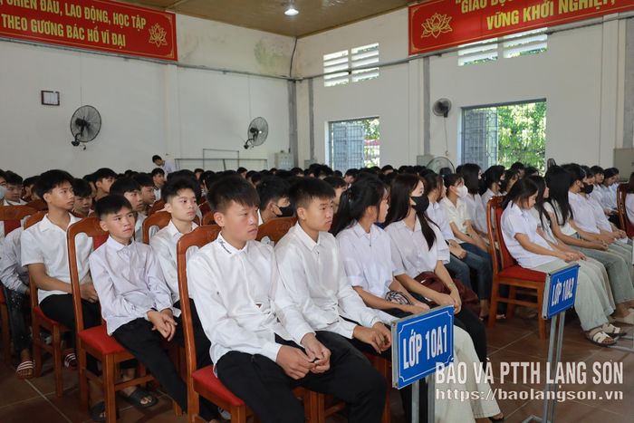 Học sinh Trung tâm GDNN - GDTX Chi Lăng tham dự buổi tuyên truyền