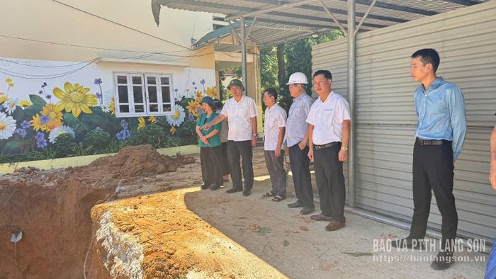Đoàn kiểm tra thực tế tiến độ thi công dự án