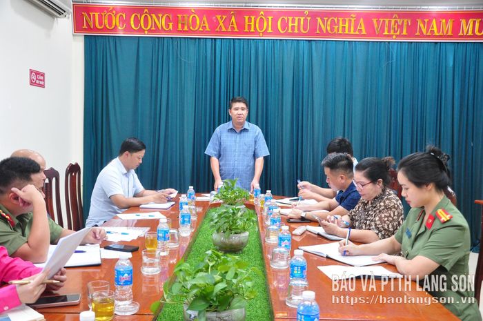 Lãnh đạo UBND phường Đông Kinh đối thoại, giải đáp kiến nghị của người dân