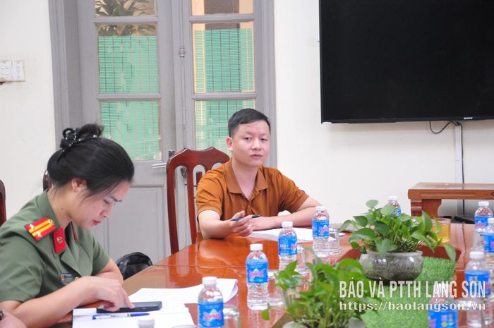Đại diện hộ gia đình đã có quyết định cưỡng chế thu hồi đất nêu ý kiến tại buổi đối thoại