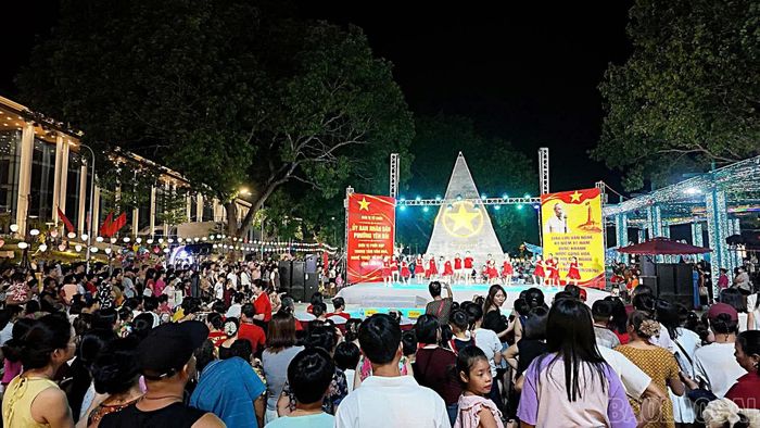 Chương trìnhgóp phần phát huy hiệu quả các hoạt động văn hóa cộng đồng tại Phố đi bộ, quảng bá hình ảnh phường Yên Bái văn minh, thân thiện, giàu bản sắc.