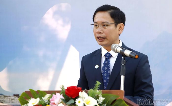 Đồng chí Cao Bá Quý, Chủ tịch UBND phường Sa Pa phát biểu.