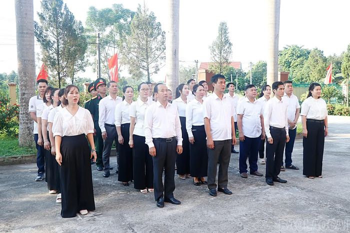 Lễ Chào cờ và sinh hoạt tư tưởng dưới cờ tháng 9/2026 tại trụ sở Đảng ủy xã và Hội trường HĐND - UBND xã.