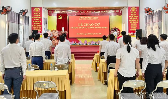 Quang cảnh lễ chào cờ.