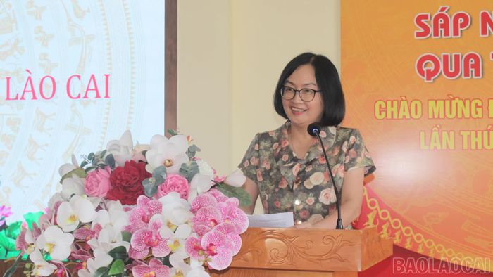 Quang cảnh lễ trao trả hồ sơ cán bộ đi B.