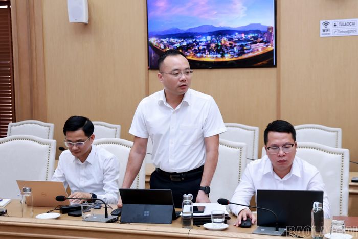 Các đảng viên tham gia ý kiến về nhiệm vụ chuyên môn tháng 9/2026.