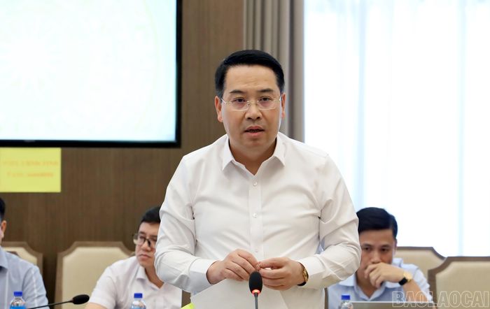 Đồng chí Nguyễn Tuấn Anh - Phó Bí thư Tỉnh ủy, Bí thư Đảng ủy, Chủ tịch UBND tỉnh phát biểu tại hội nghị.