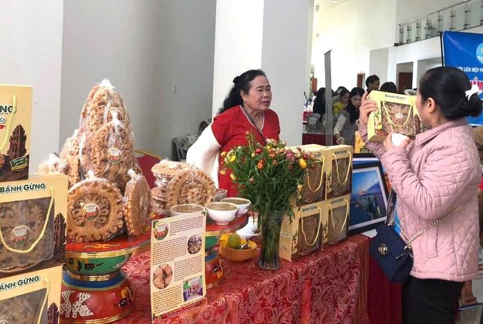 Sản phẩm bánh gừng Chăm được giới thiệu tại Ngày hội Phụ nữ khởi nghiệp tỉnh năm 2026.
