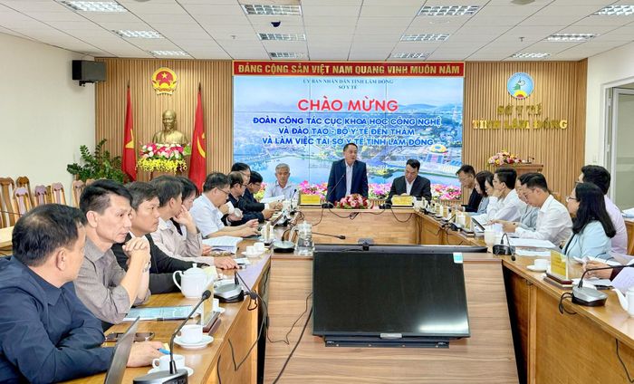 Lãnh đạo các đơn vị y tế tuyến tỉnh tại khu vực Đà Lạt tham dự buổi làm việc