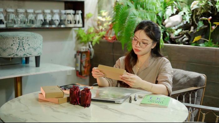 Chị Thương nghiên cứu, hoàn thiện các sản phẩm chế biến từ tinh chất dược liệu nghệ