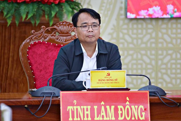 Đồng chí Đặng Hồng Sỹ, Phó Bí thư Thường trực Tỉnh ủy chủ trì tại điểm cầu Lâm Đồng