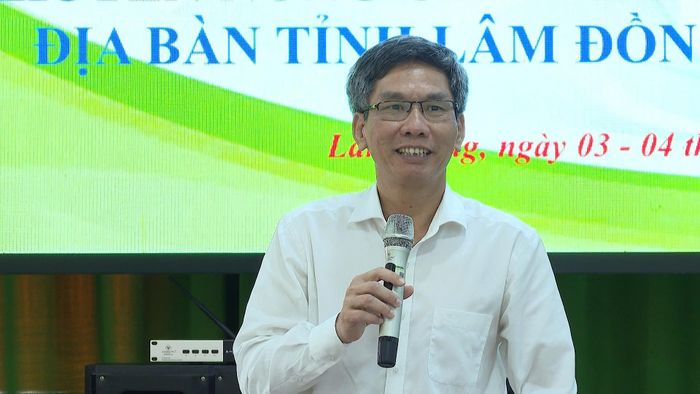 Phó Giám đốc Báo và Phát thanh, Truyền hình Lâm Đồng Vũ Ngọc Tú chia sẻ về chuyển đổi số trong công tác khuyến nông tại buổi tập huấn