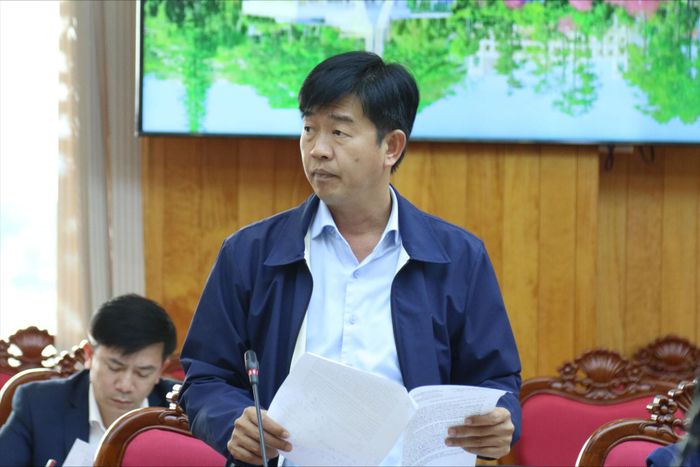 Giám đốc Sở Nông nghiệp và Môi trường, Phan Nguyễn Hoàng Tân tính toán nguồn kinh phí phải chi trả cho hợp đồng nếu biên chế sụt giảm