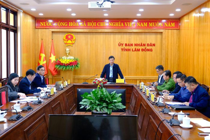 Đồng chí Đinh Văn Tuấn, Tỉnh ủy viên, Phó Chủ tịch UBND tỉnh Lâm Đồng chủ trì buổi làm việc