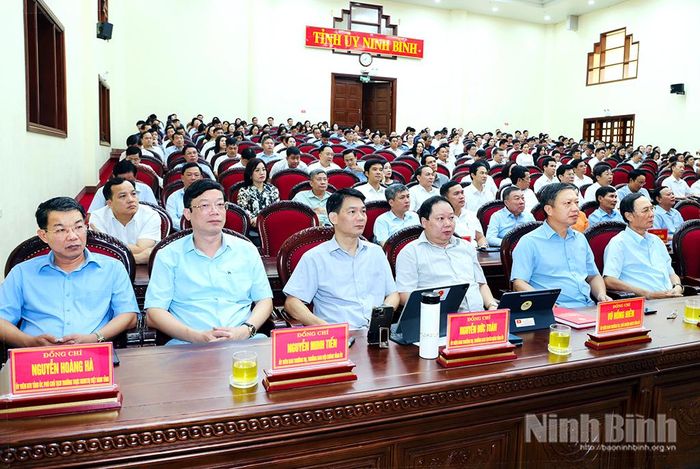 Các đại biểu dự hội nghị tại điểm cầu tỉnh Ninh Bình.