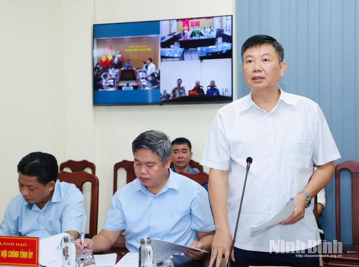 Lãnh đạo Sở Nông nghiệp và Môi trường phát biểu tại phiên tiếp công dân.