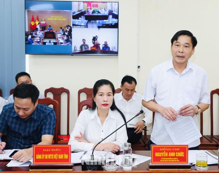 Đồng chí Nguyễn Anh Chức, Ủy viên Ban Thường vụ Tỉnh ủy, Phó Chủ tịch UBND tỉnh phát biểu tại phiên tiếp công dân.