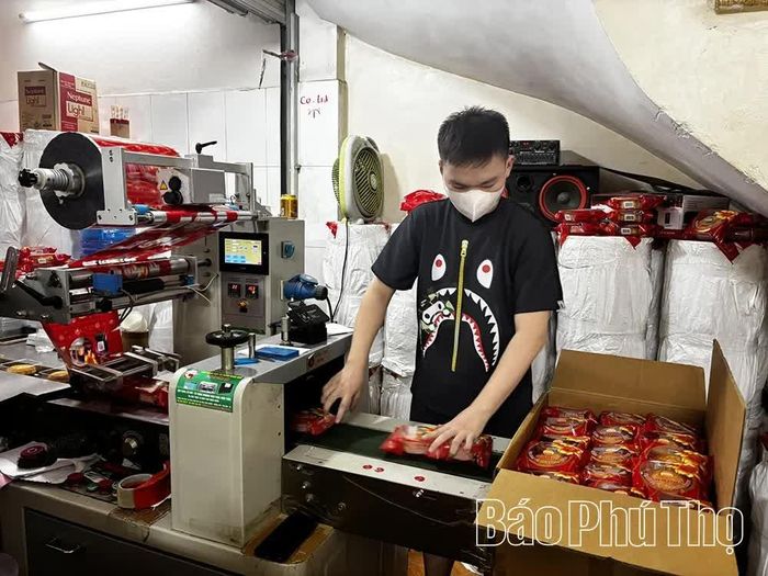 Cơ sở bánh kẹo Thanh Dung, phường Vĩnh Yên siết chặt quy trình vệ sinh an toàn thực phẩm trong từng khâu sản xuất.