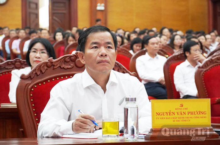 Đồng chí Nguyễn Văn Phương, Bí thư Tỉnh ủy tham dự hội nghị tại điểm cầu Tỉnh ủy Quảng Trị - Ảnh: X.P