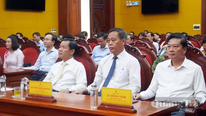 Các đồng chí lãnh đạo tỉnh tham dự hội nghị - Ảnh: N.M