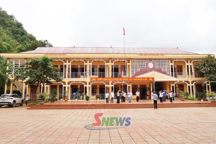Trường Tiểu học và THCS Hoàng Văn Thụ được đầu tư sửa chữa khang trang.