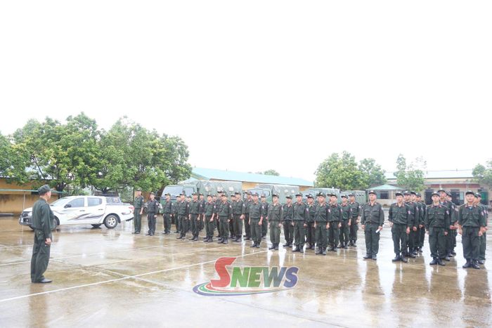Tiểu đoàn trưởng Tiểu đoàn 2, Trung đoàn Cảnh sát cơ động số 2 hành quân dã ngoại tại xã Chiềng Mai.