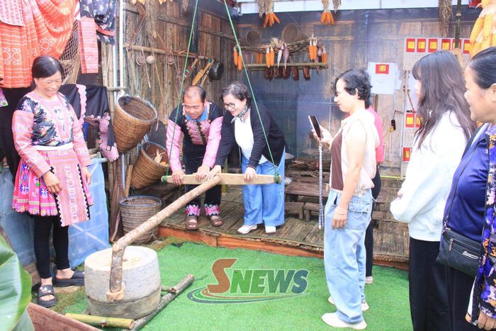 Không gian trại văn hóa - du lịch thu hút du khách đến trải nghiệm tại Tuần Văn hóa – Du lịch Mộc Châu năm 2026.