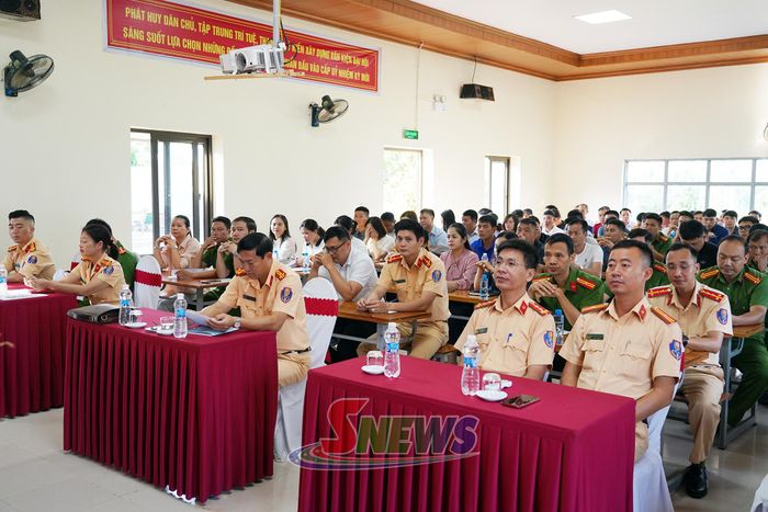 Các đại biểu dự hội nghị.