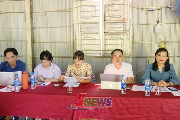 Các đại biểu dự sinh hoạt thường kỳ tháng 9/2026 tại Chi bộ bản Quế Sơn.