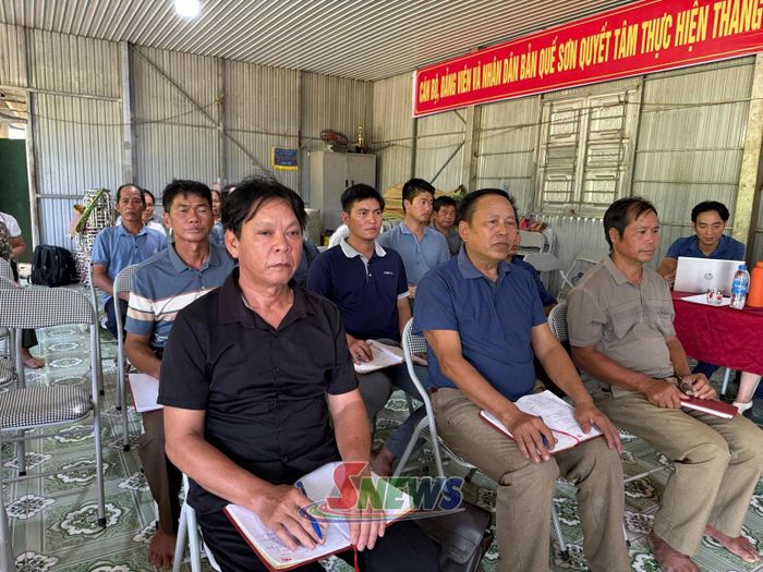 Các đảng viên chi bộ bản Quế Sơn dự sinh hoạt thường kỳ tháng 9/2026.