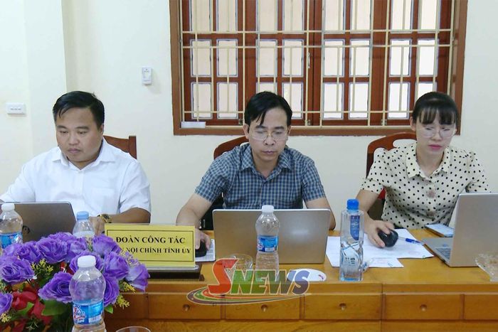 Các đại biểu dự cuộc làm việc.