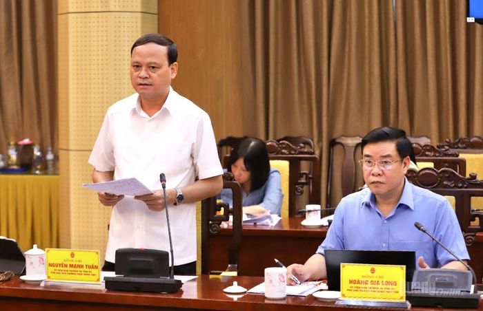 Phó Chủ tịch Thường trực UBND tỉnh Nguyễn Mạnh Tuấn phát biểu tại Phiên họp.