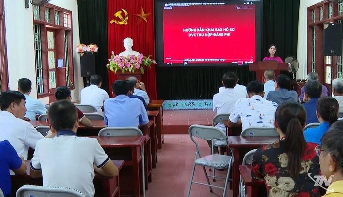 Bồi dưỡng kỹ năng số cho cán bộ cơ sở tại Trung tâm Chính trị xã Phú Bình.
