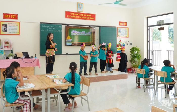 Trò chơi được đưa vào giờ học để trẻ sử dụng tiếng Việt một cách tự nhiên tại Trường tiểu học Thần Sa.