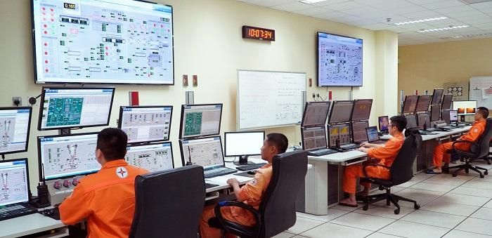 Lực lượng vận hành tại Nhà điều khiển trung tâm Công ty Nhiệt điện Thái Bình.