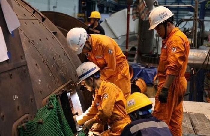 CBCNV cả hai đơn vị làm việc xuyên lễ 2/9 để đảm bảo tiến độ đại tu tổ máy S2.