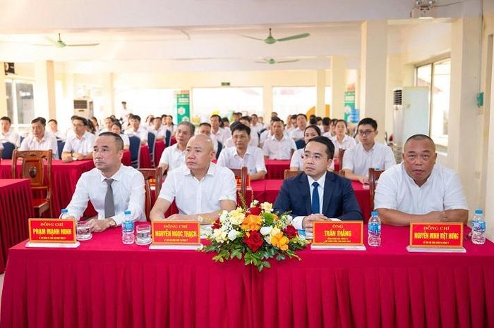 Đại biểu tham dự buổi lễ