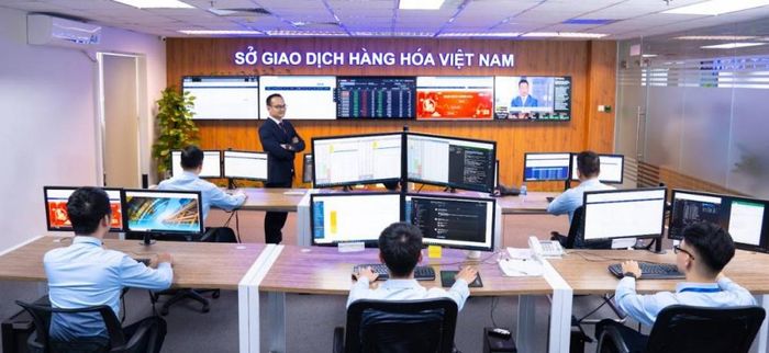 Thứ trưởng Nguyễn Sinh Nhật Tân ký ban hành Thông tư của Bộ Công Thương quy định chi tiết về hồ sơ đề nghị thành lập Sở giao dịch hàng hóa, chế độ báo cáo và kết nối dữ liệu trong hoạt động mua bán hàng hóa qua Sở giao dịch hàng hóa (Ảnh minh họa: Internet)