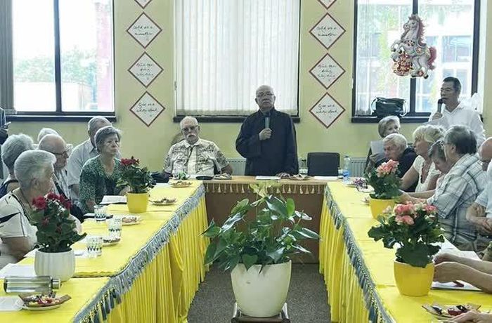 Hòa thượng Thích Thiện Bảo chia sẻ nhiều thông tin về Phật giáo Việt Nam đến phái đoàn